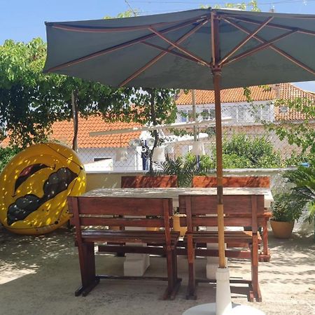 Guesthouse Lidija Сутиван Екстериор снимка
