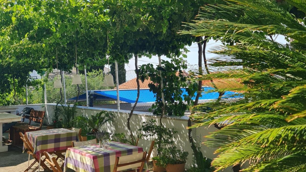 Guesthouse Lidija Сутиван Екстериор снимка