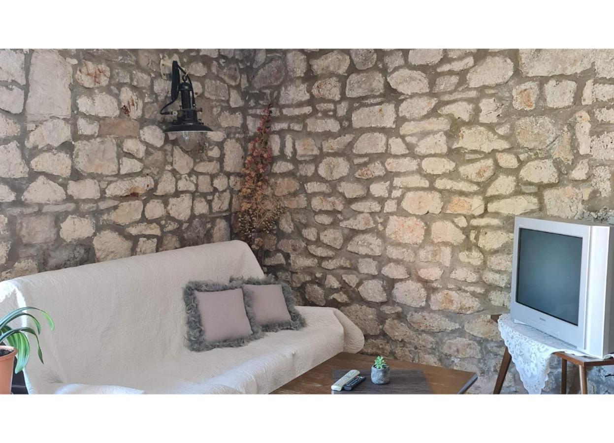 Guesthouse Lidija Сутиван Екстериор снимка