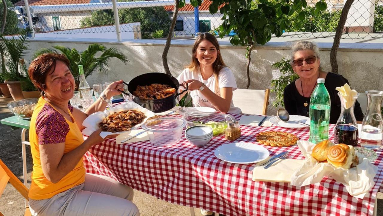 Guesthouse Lidija Сутиван Екстериор снимка