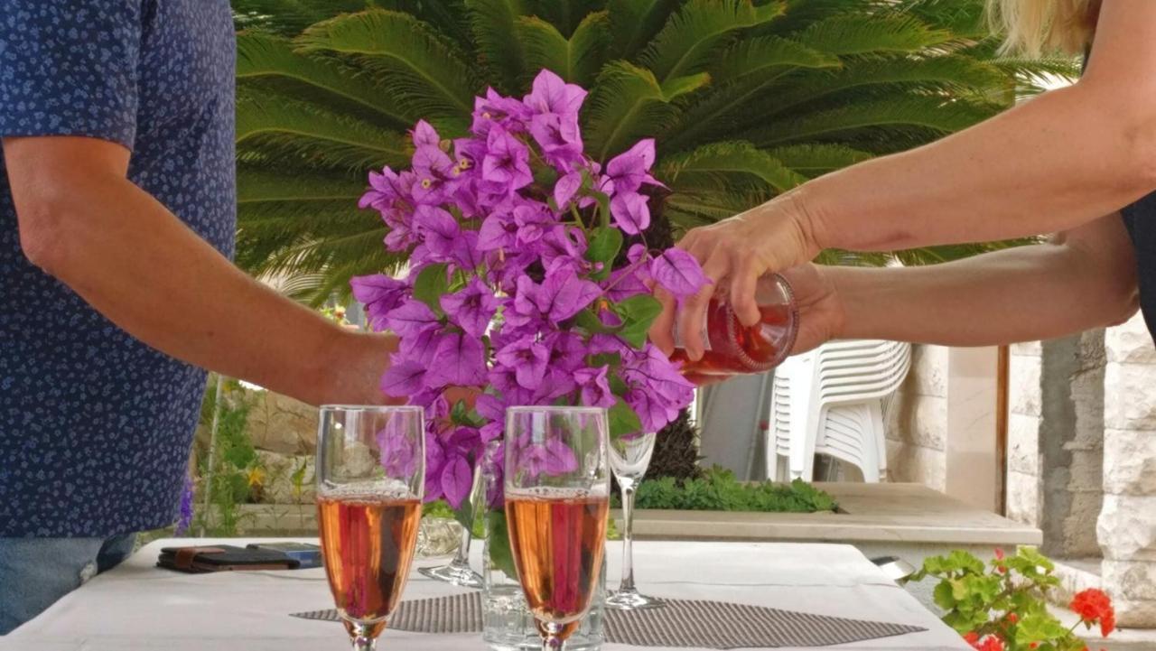 Guesthouse Lidija Сутиван Екстериор снимка