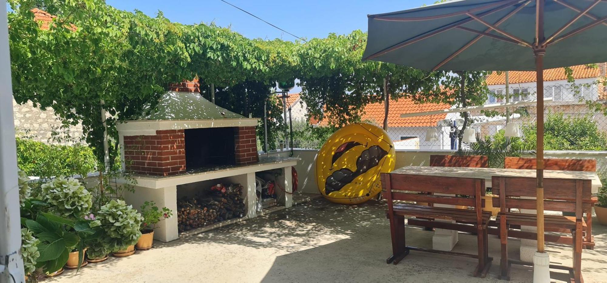 Guesthouse Lidija Сутиван Екстериор снимка