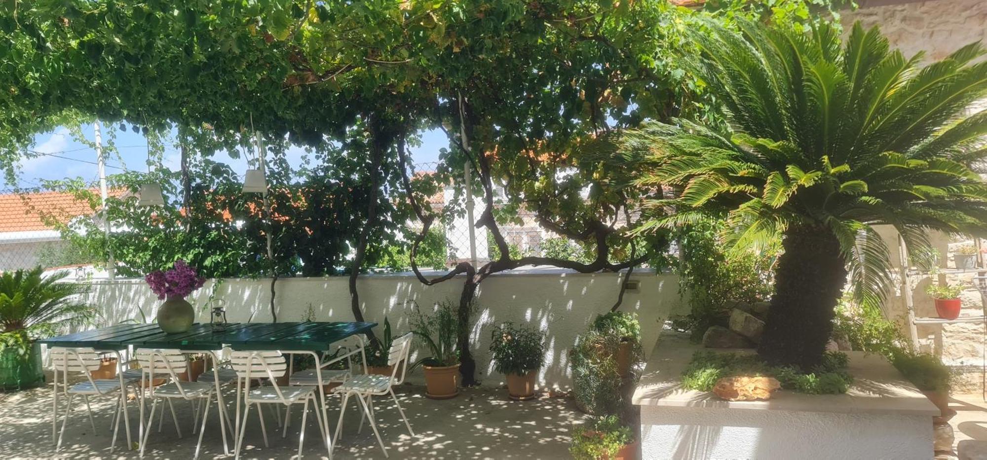 Guesthouse Lidija Сутиван Екстериор снимка